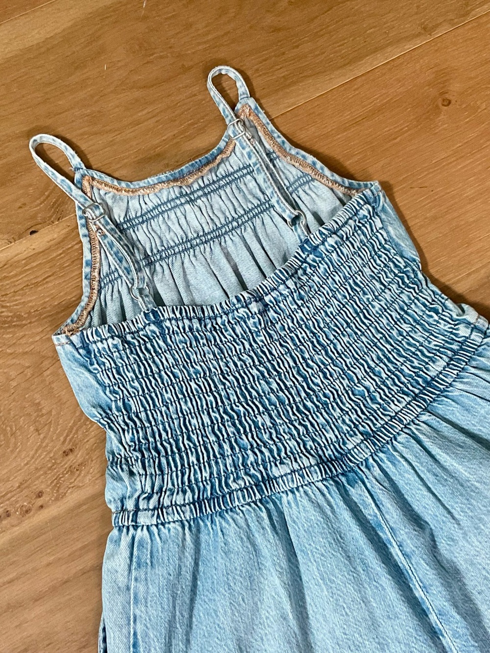 NWOT Abercrombie Kids Boho Preppy Wide Leg Denim Jumpsuit Smocked Girls Sz 11/12 - Picture 4 of 11